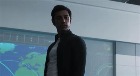 In venom, riz ahmed plays the character of carlton drake who eventually becomes the symbiote villain riot (not a spoiler, because it is in the trailer). 'Venom' Unveils Riot First Look: Riz Ahmed Transforms ...