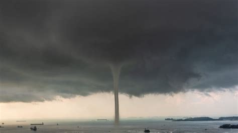 Tornado Like Waterspout Forms Off Florida Coast Drivin And Vibin