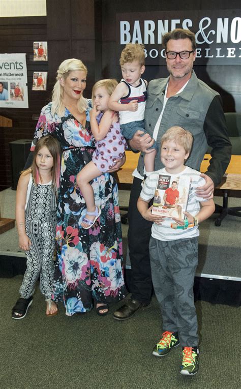 Tori Spelling And Dean Mcdermott Celebrate 9th Wedding Anniversary With Romantic Pda Pic E News