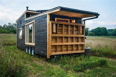 The tiny house movement is all about downsizing your lifestyle so you can live a more fulfilling life without a lot of debt or a huge mortgage hanging over your head. Tiny House Shows Plenty of Moxie | News Ledge