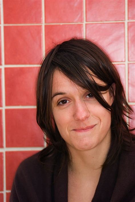 Of course if you can turn off one side then you would get some shadow detain to give the shot some depth. How to Make a DIY Ring Flash Tutorial