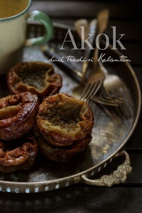 Tempat makan di sini juga ada berbagai jenis. Kuih Akok yang lembut dan sedap sangat - masam manis