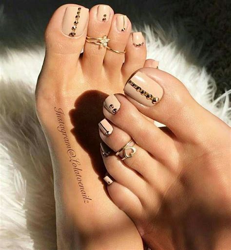 pin by bdb 👑 on pedicures pretty toe nails feet nail design toe nails