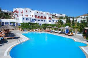 With warm mediterranean sun, wonderful beaches and countless historical sites to explore, greece is one of the world's foremost holiday destinations. Kamari Hotel - Mykonos Hotels