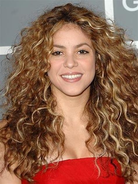 Shakira Long Curly Hair Style ← Cool Curly Hair