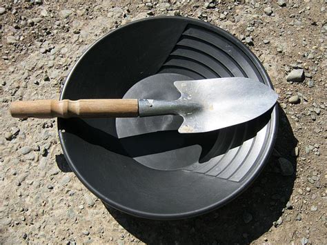 Gold panning, pickers and nuggets found! Gold Prospecting Equipment