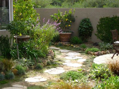 20 easy landscaping ideas for your front yard. Pathway to narrow side yard makeover by Shirley Bovshow ...