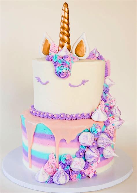 An easy funfetti unicorn cake recipe adorned in pastel buttercream and topped with a golden horn will bring magic to any occasion! 60 Simple Unicorn Cake Design Ideas (With images)