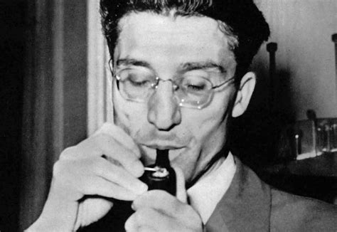 Viene il bisogno d'isolarsi, di sfuggire al determinismo di tutte quelle palle da biliardo.. Da Modus va in scena il mestiere di scrivere (e vivere) di ...