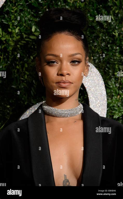 Rihanna Hi Res Stock Photography And Images Alamy