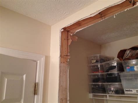 One thing about load bearing walls is that they carry a lot of weight. Is this a load bearing wall? - Home Improvement Stack Exchange