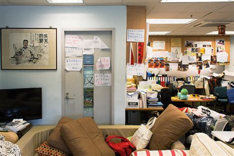 內地居民是在國家並不禁止公民以私人身份赴境外各類教育機構進修的情況下來港就讀這類本地課程。 註3： 內地學生可修讀全日制經本地評審的本地課程。 註4： 內地學生只可修讀由大學教育資助委員會資助院校開辦的課程。 【9.28五周年】25/9罷課的第四天 魯湛思：熱情的與旁觀的 -社會- 明周文化