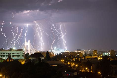 Stunning Photograph Shows Entire Lightning Storm In A