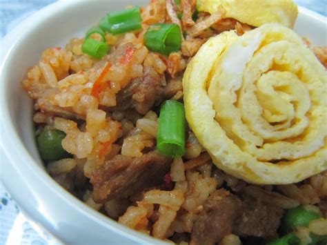 Nah seperti apa resep nasi goreng spesial ini, simak resep dan cara membuatnya berikut. RASA-RASA SELERA PUTERI MANJA: NASI GORENG DAGING