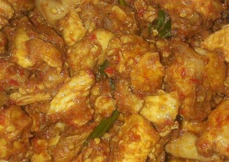 Meskipun sering dikatakan sebagai orang rumahan, tapi jika menyangkut masalah resep masakan, sudah jadi keahlian. Resep Ayam tumis pedas sederhana - Widya Nontji ~Rumah ...