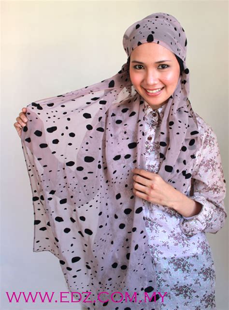 Tutorial cara pakai shawl terbaru cara pakai shawl simple. Sueliq Shop: Tutorial - Cara pakai shawl selendang