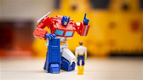 An AMAZING Miniature Masterpiece Optimus Prime. Magic Square MS-B46
