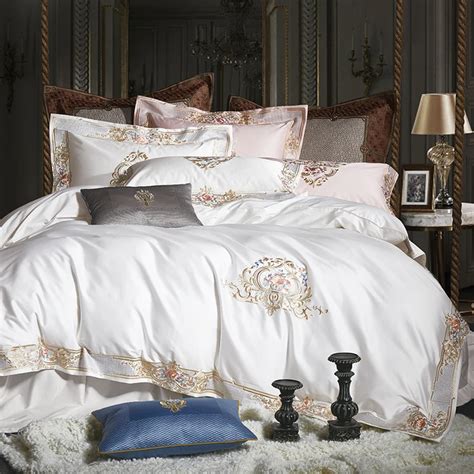 2018 Classical Luxury Soft Egyptian Cotton Embroidery Bedding Sets