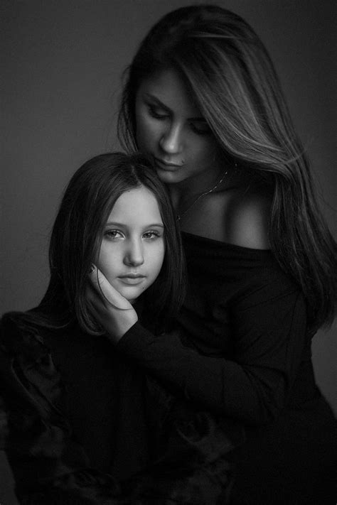 Pin By Rosa Rodriguez On Mommy And Daughter In 2024 Mom Daughter Photography Mother Daughter