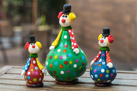 Sinônimos de palhaços no dicionário de sinônimos. Trio de palhaços em cabaça Cabaças Diversas