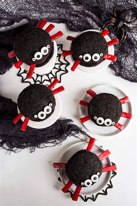 These Spider Whoopie Pies Are Both Goofy And Fun Theyre Made Of A