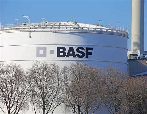 Basf Legt Ammoniak Produktion Still Und Baut Stellen Ab