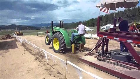 John Deere D Tractor Pull With Broken Axle Youtube