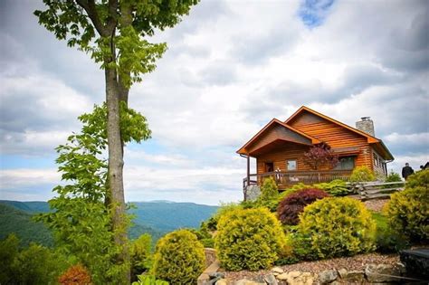 This Mountainside Cabin In North Carolina Is Breathtaking