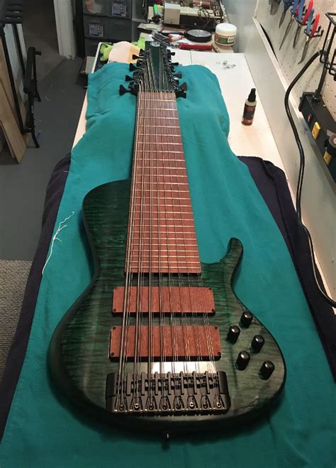 Galería Bajos Raros Ix El Prat Wtf24 Godzilla Bass La Clave De Fa