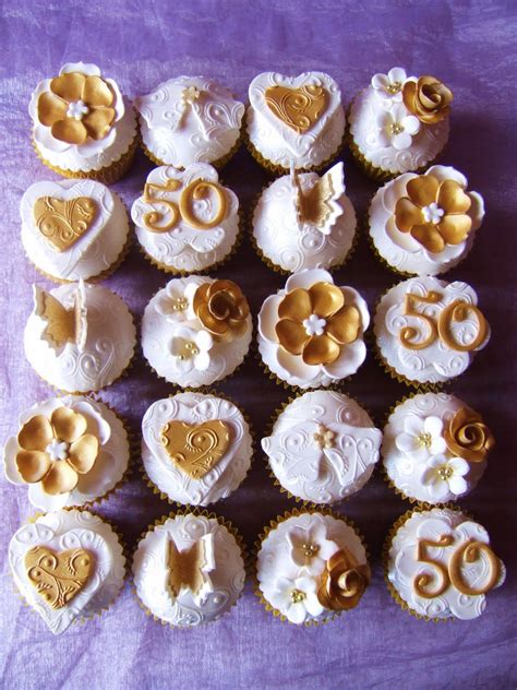 Pipe frosting on top of filled cupcakes and garnish with gold sprinkles. Pin Cupcake News Bake180 Brides To Be Looking For Hen ...