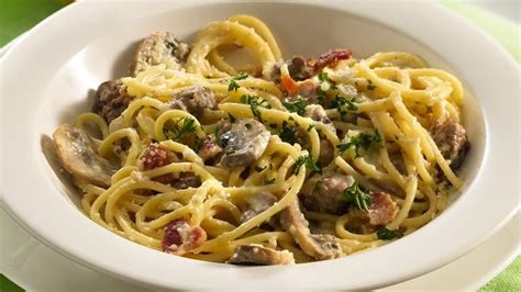 2 garlic cloves 1 lb ground beef 1 (15 ounce) can diced tomatoes 1 (15 ounce) can tomato sauce 1 tablespoon basil 1/2 teaspoon. Ground Beef and Mushroom Carbonara recipe from Betty Crocker