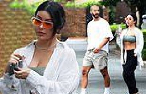 Martha Kalifatidis Goes Braless And Flashes Her Toned Stomach Near Bookshop