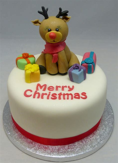 Orlando blog cake wrecks has rounded up the funniest ever festive baking mishaps. Cute Reindeer Christmas Cake - CakeCentral.com
