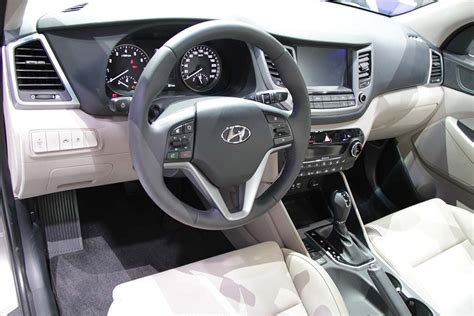 2022 hyundai tucson review yuri tereshyn and jakub wrobel. Hyundai Tucson - interior | TheDetroitBureau.com