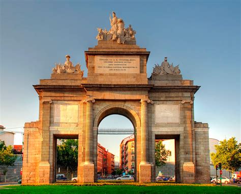 De paseo por Madrid: Monumentos de Madrid - Puerta de Toledo