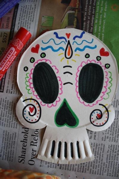 7 Crafts You Can Make To Honor Dia De Los Muertos Skull Crafts Paper