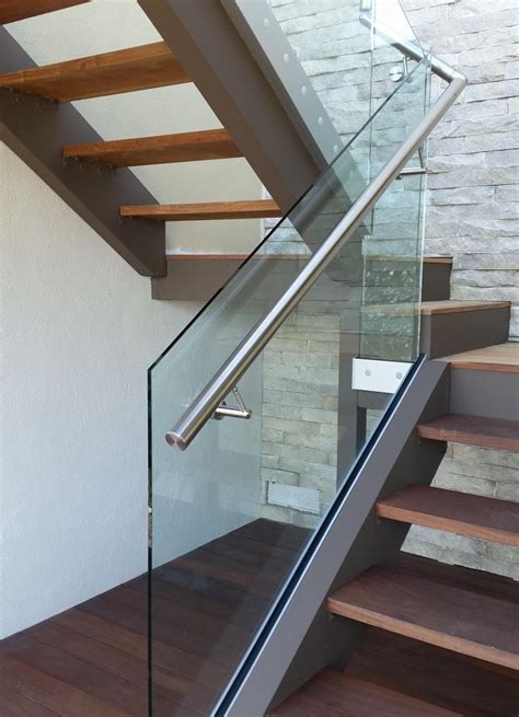 These robust and durable glass railing are available at the most reasonable prices. Glass Railings Orange County, Local Glass & Screen, Irvine CA
