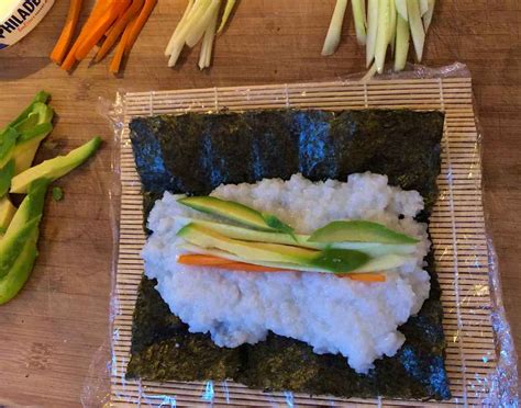 Preparazione del riso sushi prima di fare il sushi, preparare riso condito sushi. Il sushi con salmone affumicato: la nostra ricetta per ...