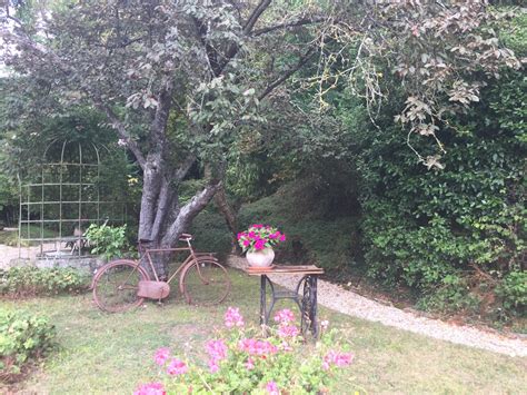 ʒi.vɛʁ.ni) is a commune in the northern french department of eure. Entdecke den Maler Claude Monet, den Seerosenteich und die ...