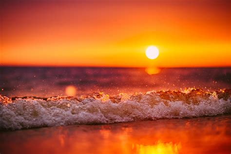 wallpaper sunlight sunset sea reflection beach sunrise evening waves sun horizon