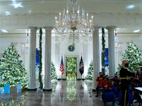 14 Photos Jill Biden Unveils 2021 White House Holiday Decor Across