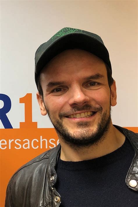 Moin bei steffen henssler, hier erfahren sie alles über steffen, seine restaurants, tourdaten, tv show, kochkurse moin bei steffen henssler! Steffen Henssler: "Die Küche ist das neue Auto!" | NDR.de ...