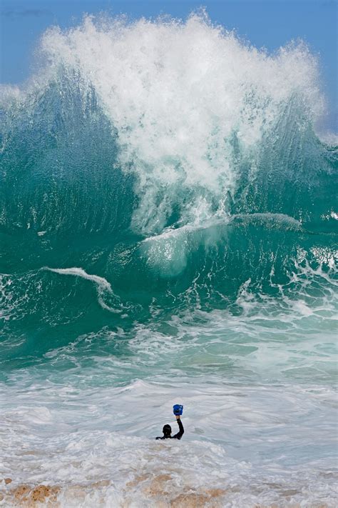 Hawaiis Spectacular Ocean Waves In Pictures Us News The Guardian