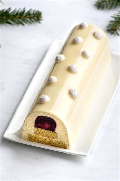 Bûche vanille et fruits rouges Empreinte Sucrée