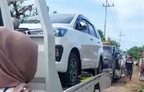 Surat lamaran kerja banyak yang mengaitkan bahwa sebagai persyaratan awan seorang melamar pekerjaan untuk bisa bekerja di sebuah perusahaan. Lowongan Kerja Kilang Minyak Tuban : Bikin Warga Sekampung ...
