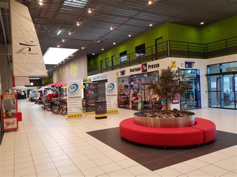 Hangar 7 à vaux sur mer fermé ? VAL LUMIERE - INTERMARCHE VAUX SUR MER - CENTRE COMMERCIAL ...