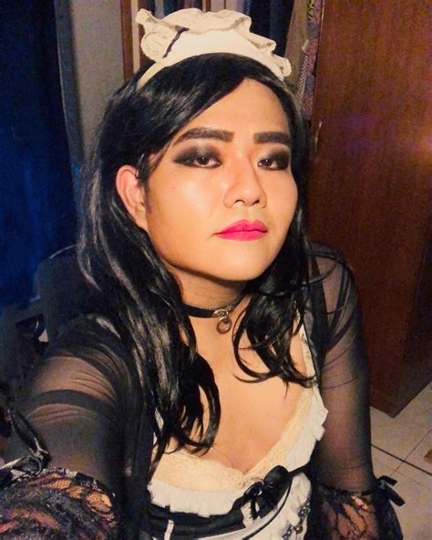 Asian Maid 😋 R Crossdressing