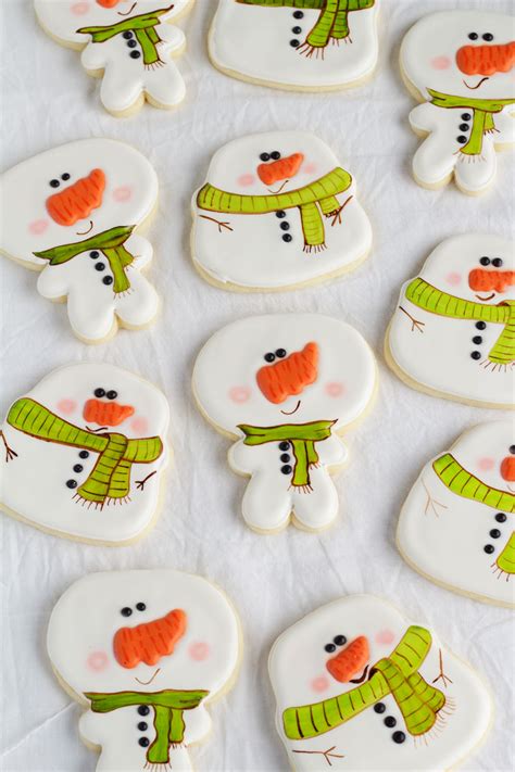 This recipe adds matcha to the chocolate so it's green (like christmas, get it?), but you can stick with. Simple Snowman Cookies | The Bearfoot Baker