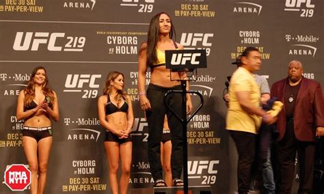 Carla Esparza Ends Cynthia Calvillos Unbeaten Streak At Ufc 219