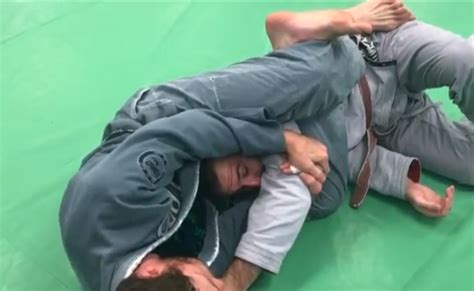 Tutorial On 3 Different Types Of Triangle Choke Howtheyplay